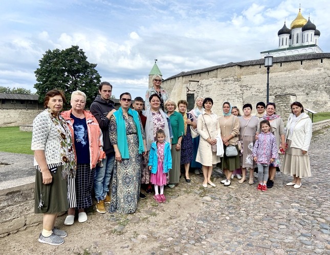 Паломническая поездка прихожан Знаменского храма села Старая Кашира к псковским святыням