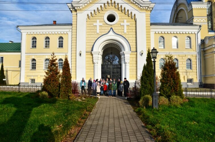 Воскресная школа Зачатьевского храма в Тихоновой пустыни