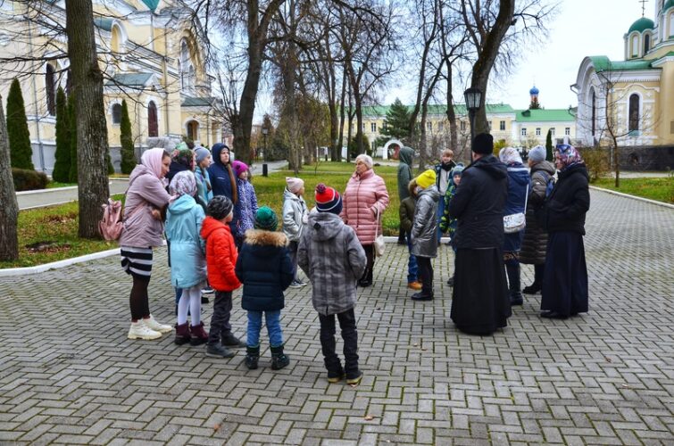 Воскресная школа Зачатьевского храма в Тихоновой пустыни