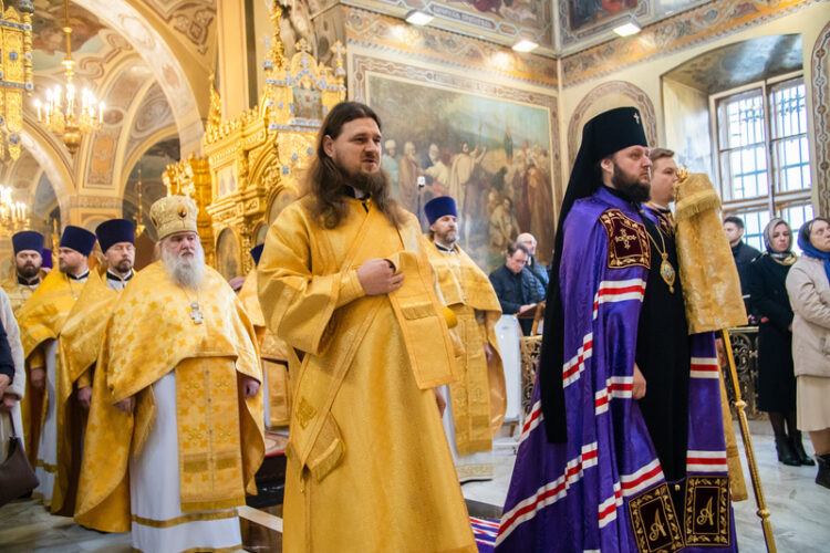 Архиерейское богослужение в Троицком соборе