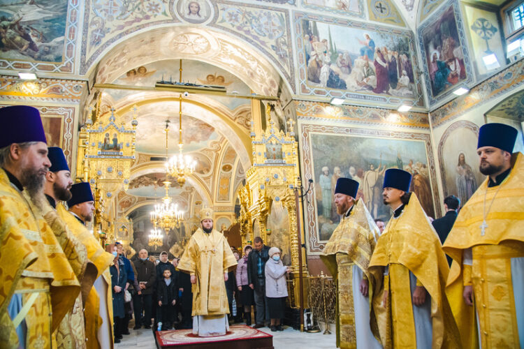 Архиерейское богослужение в Троицком соборе