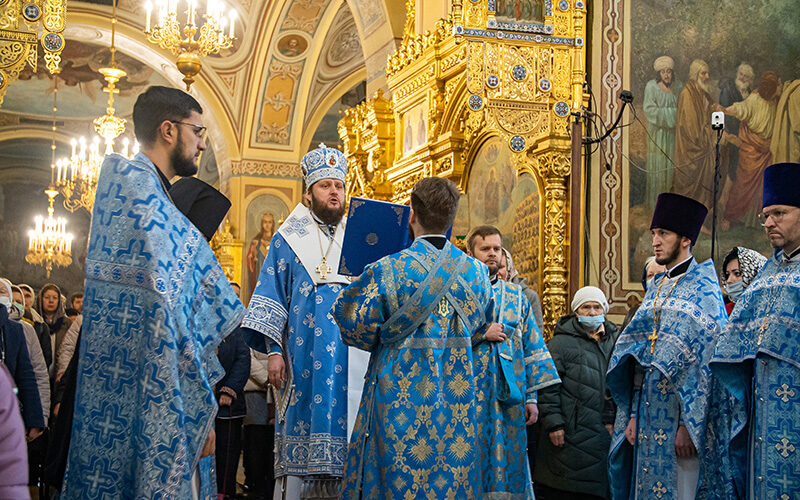 Архиерейское богослужение в праздник Казанской иконы Божией Матери