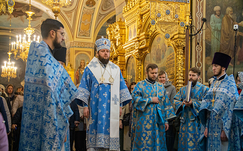 Архиерейское богослужение в праздник Казанской иконы Божией Матери