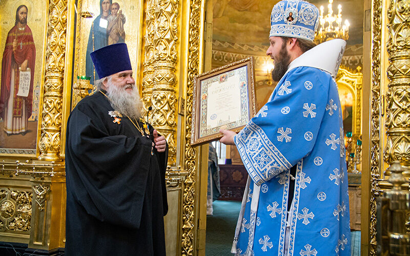 Архиерейское богослужение в праздник Казанской иконы Божией Матери