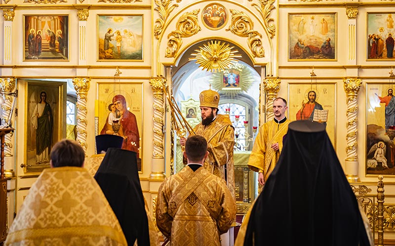 Архиерейское богослужение в Воскресенском храме города Подольска