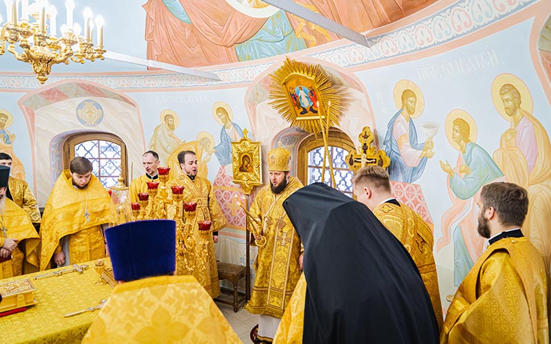 Архиерейское богослужение в Воскресенском храме города Подольска