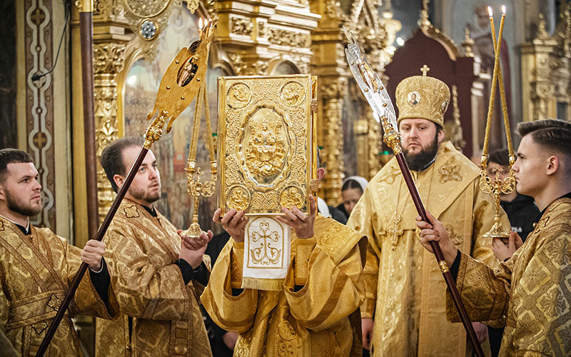 Божественная литургия в Троицком соборе Подольска