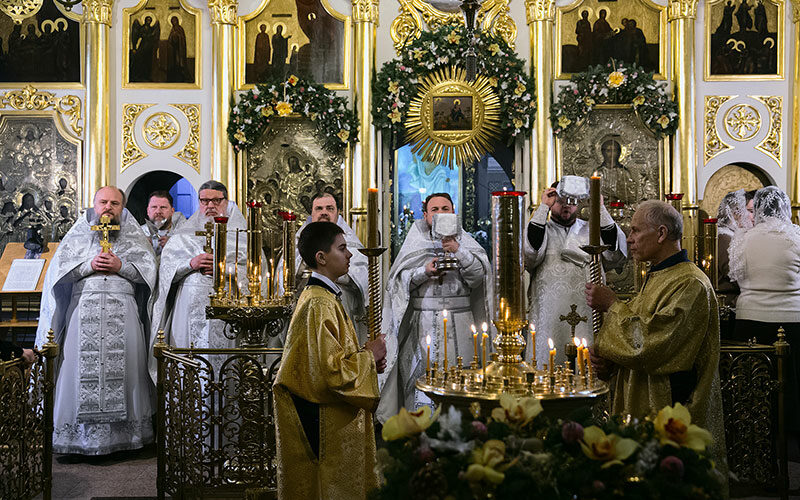 Заупокойная литургия в Успенском храме села Жилино