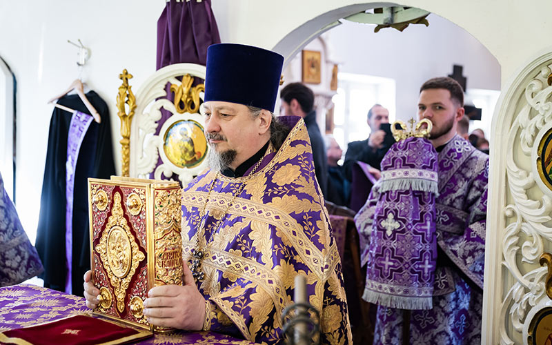 Архиерейское богослужение во Всехсвятском храме деревни Сергеевка городского округа Подольск