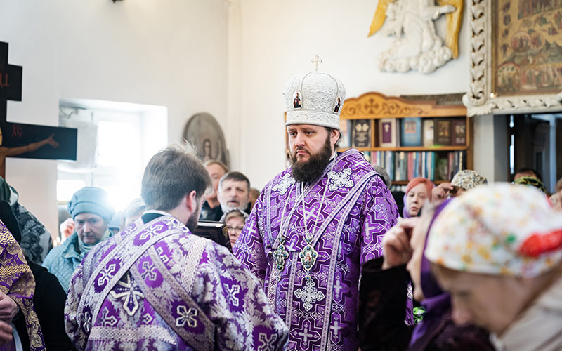 Архиерейское богослужение во Всехсвятском храме деревни Сергеевка городского округа Подольск