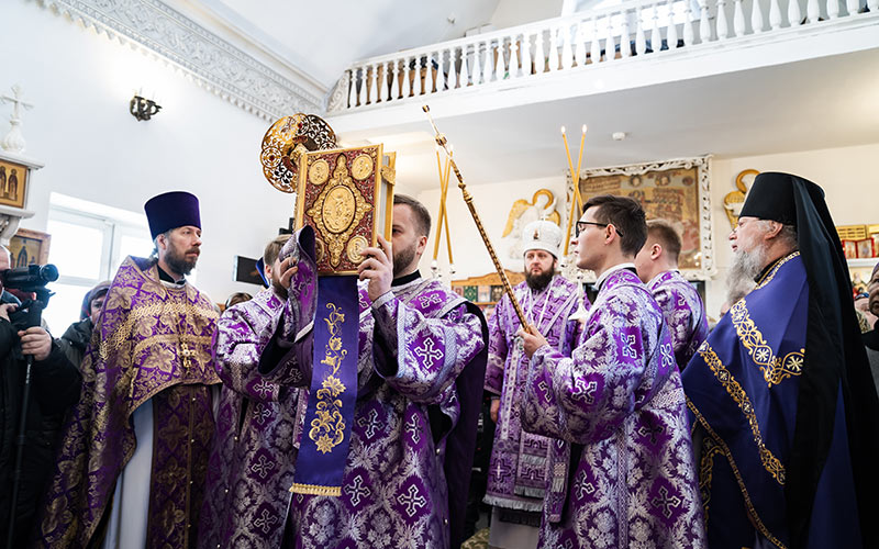 Архиерейское богослужение во Всехсвятском храме деревни Сергеевка городского округа Подольск