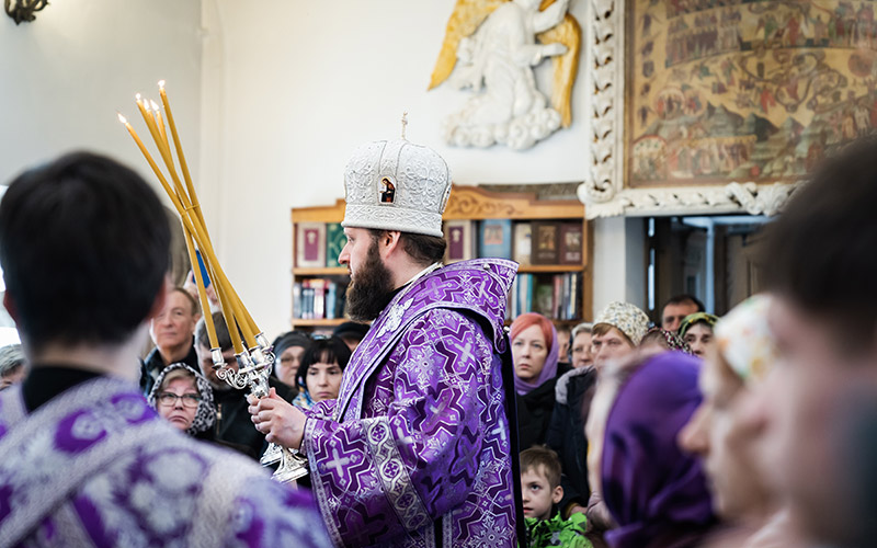 Архиерейское богослужение во Всехсвятском храме деревни Сергеевка городского округа Подольск