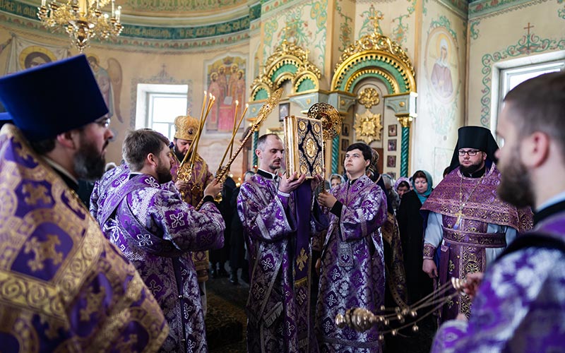 Архиерейское богослужение в Троицком храме деревни Коледино