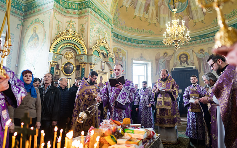 Архиерейское богослужение в Троицком храме деревни Коледино