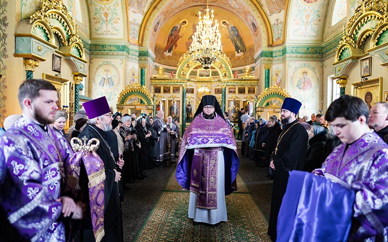 Архиерейское богослужение в Троицком храме деревни Коледино