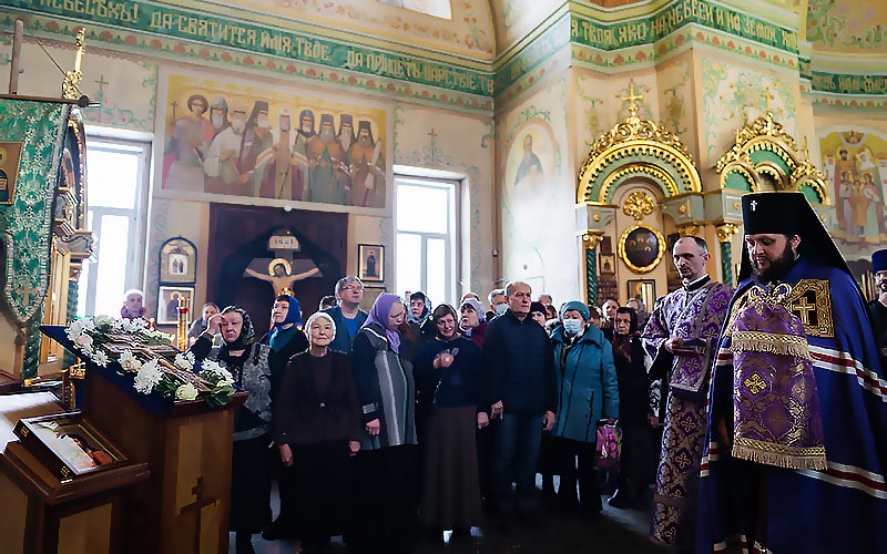 Архиерейское богослужение в Троицком храме деревни Коледино