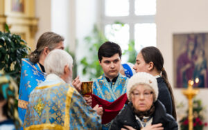 Божественная литургия в Благовещенском храме посёлка Поливаново