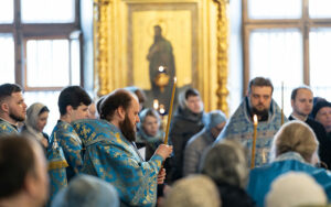 Утреня с акафистом Пресвятой Богородице