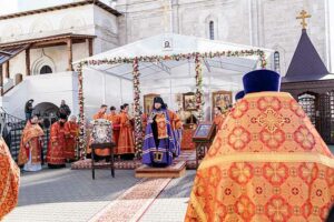 Архиерейское богослужение во Введенском Владычнем женском монастыре