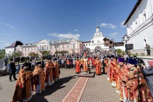 Архиерейское богослужение во Введенском Владычнем женском монастыре