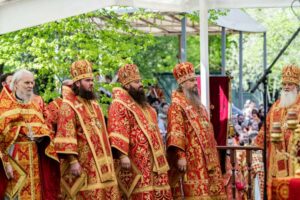 В праздник Собора новомучеников, в Бутове пострадавших, Патриарший наместник Московской митрополии возглавил Литургию на Бутовском полигоне