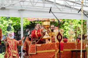 В праздник Собора новомучеников, в Бутове пострадавших, Патриарший наместник Московской митрополии возглавил Литургию на Бутовском полигоне