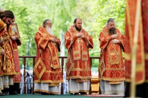 В праздник Собора новомучеников, в Бутове пострадавших, Патриарший наместник Московской митрополии возглавил Литургию на Бутовском полигоне