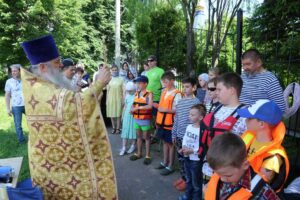 Праздничный заплыв в честь Дня всех святых, в земле Русской просиявших