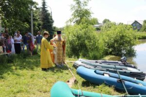 Праздничный заплыв в честь Дня всех святых, в земле Русской просиявших