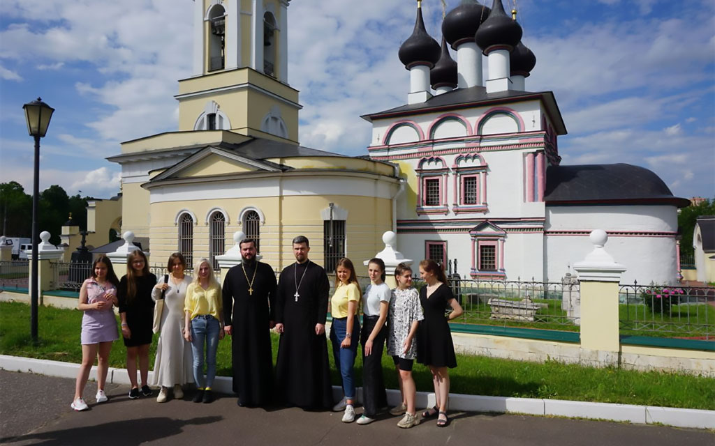 Встреча благочинного с членами Молодёжного парламента в Чехове