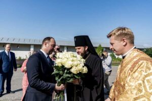 Архиерейское богослужение в день памяти преподобного Владимира Белопесоцкого в Свято-Троицком Белопесоцком женском монастыре