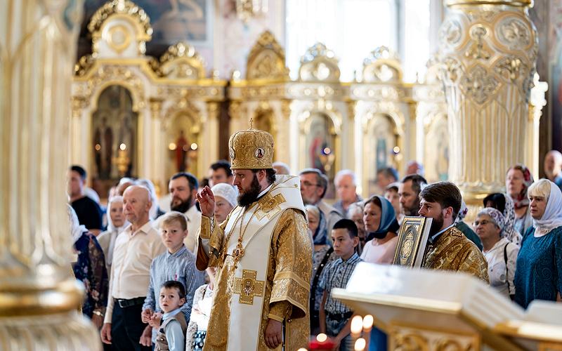 Архиерейское богослужение в храме Всех святых в Серпухове