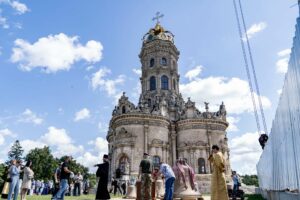 Освящение колоколов в Знаменском храме в Дубровицах