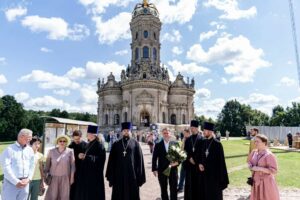 Освящение колоколов в Знаменском храме в Дубровицах