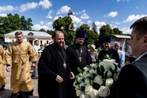 Освящение колоколов в Знаменском храме в Дубровицах