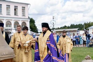 Освящение колоколов в Знаменском храме в Дубровицах