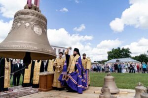 Освящение колоколов в Знаменском храме в Дубровицах