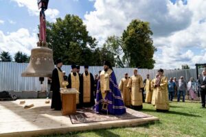 Освящение колоколов в Знаменском храме в Дубровицах