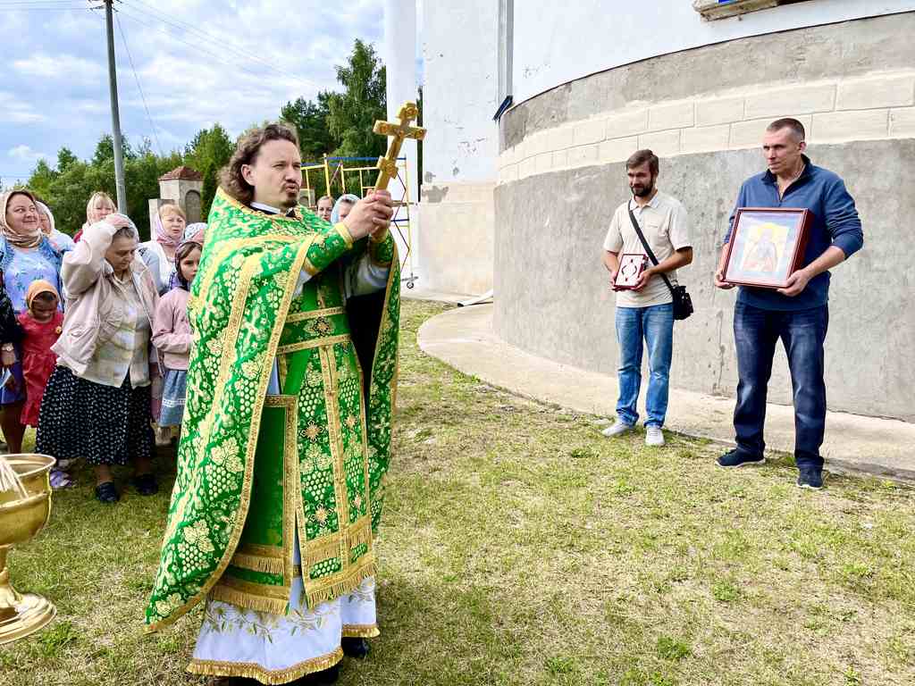 Престольный праздник в Знаменском храме села Старая Кашира - Подольская  епархия