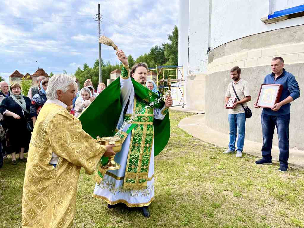 Престольный праздник в Знаменском храме села Старая Кашира - Подольская  епархия