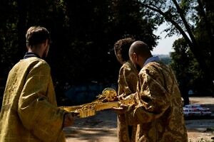 Освящение креста в Знаменском храме в Дубровицах