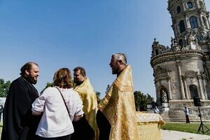 Освящение креста в Знаменском храме в Дубровицах