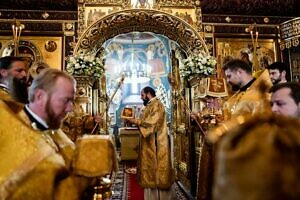 Архиепископ Аксий, Архиерейское богослужение во Введенском Владычнем женском монастыре