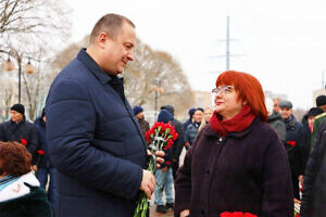 Церемония возложения цветов в Серпухове