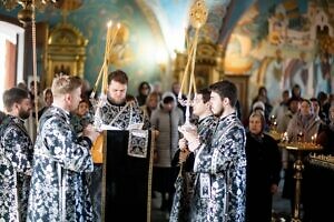 Архиерейское богослужение в Страстной Вторник в Воскресенском храме Подольска