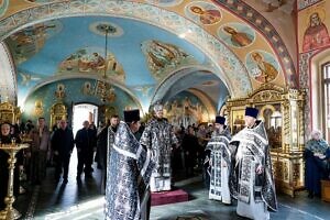 Архиерейское богослужение в Страстной Вторник в Воскресенском храме Подольска