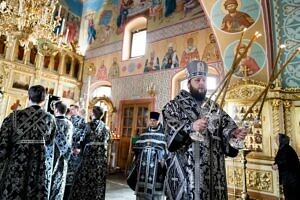 Архиерейское богослужение в Страстной Вторник в Воскресенском храме Подольска