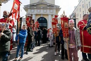 Пасхальный крестный ход в Подольской епархии