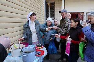 Пасхальный обед в Пущинской благотворительной столовой