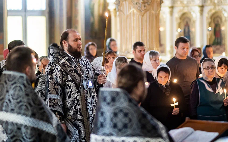 Вечерня с чином Пассии в храме Всех святых в Серпухове